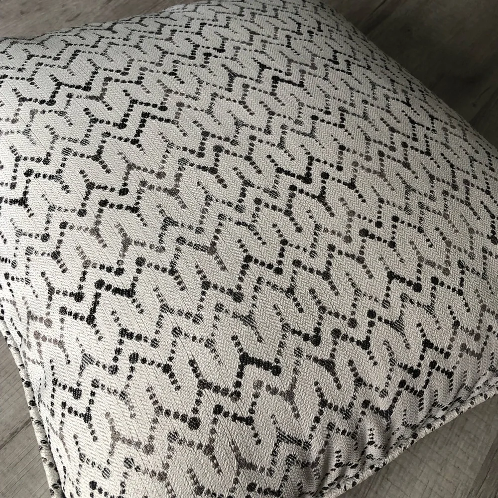 Lewiston style decorative 18” throw pillows.